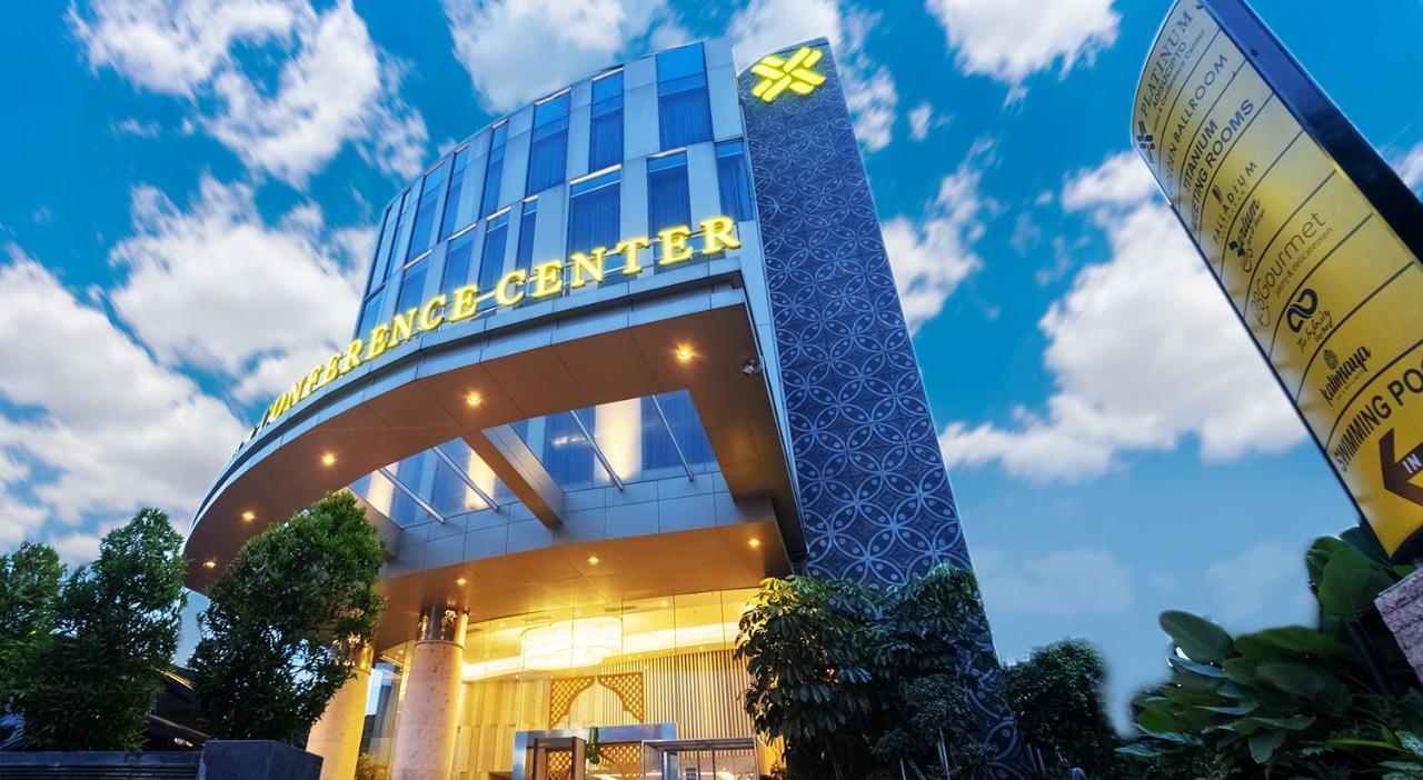 Platinum Adisucipto Hotel & Conference Center Kalasan Exteriör bild