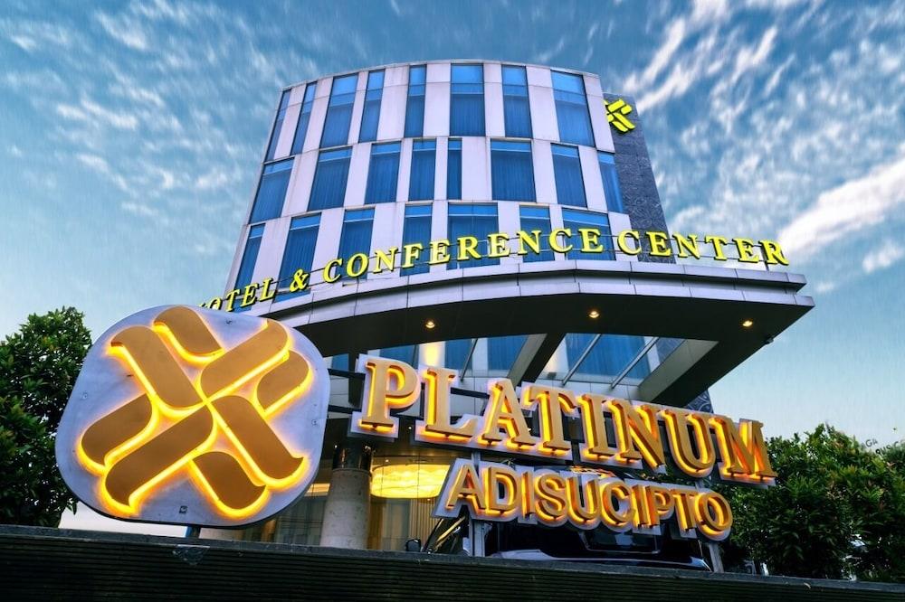 Platinum Adisucipto Hotel & Conference Center Kalasan Exteriör bild