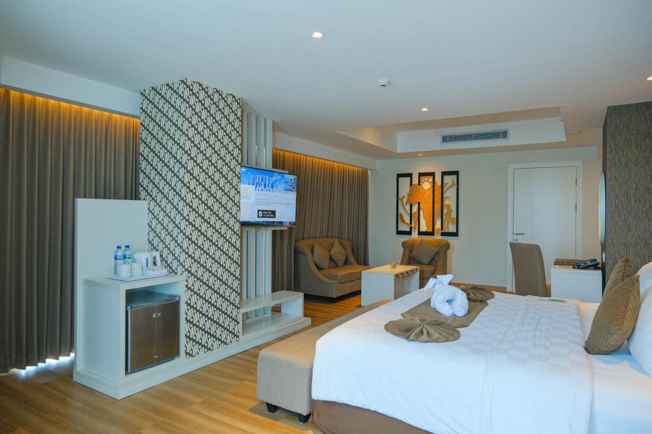 Platinum Adisucipto Hotel & Conference Center Kalasan Exteriör bild