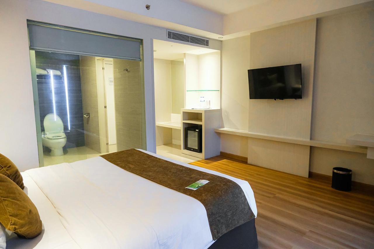 Platinum Adisucipto Hotel & Conference Center Kalasan Exteriör bild