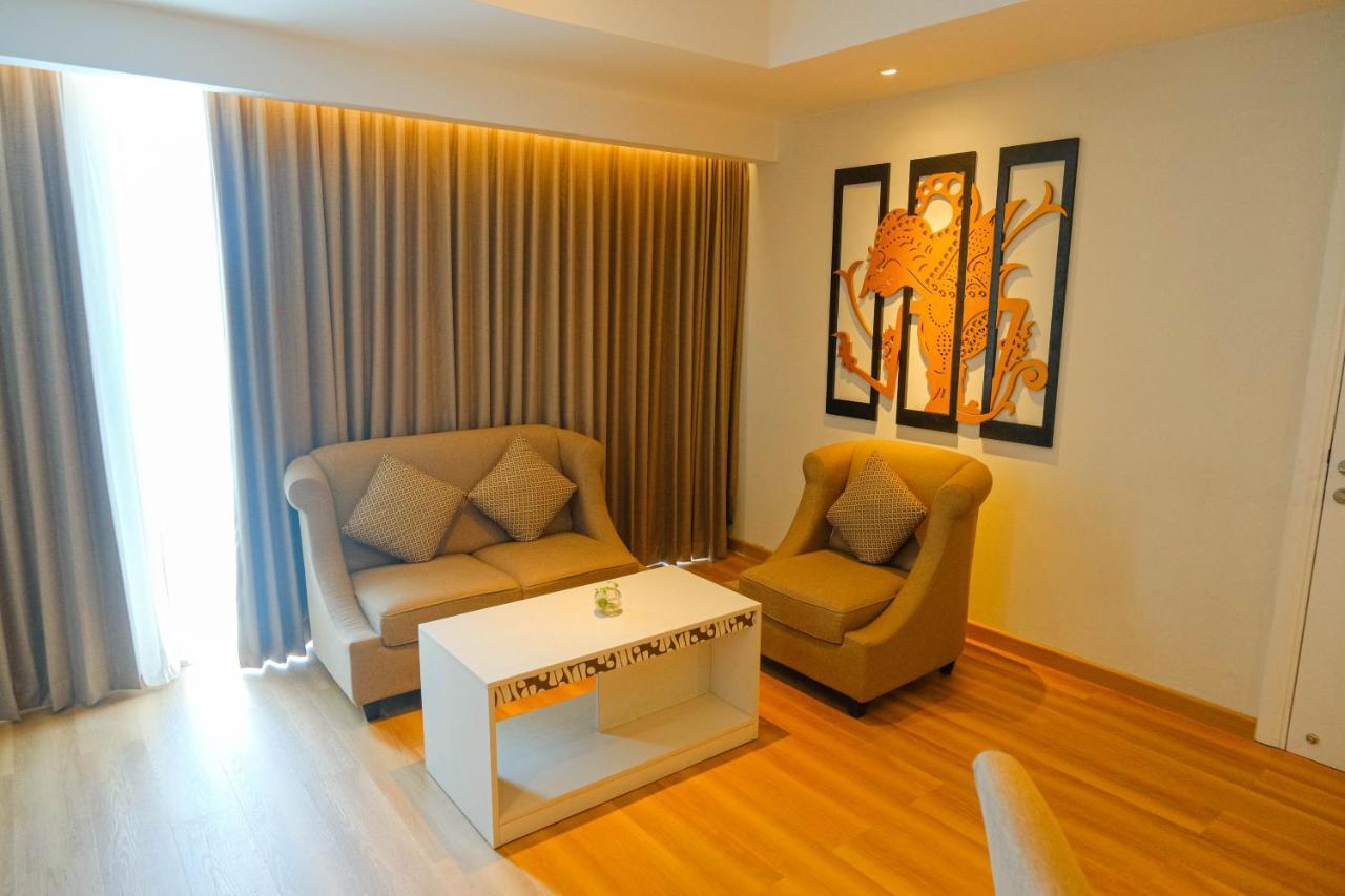 Platinum Adisucipto Hotel & Conference Center Kalasan Exteriör bild