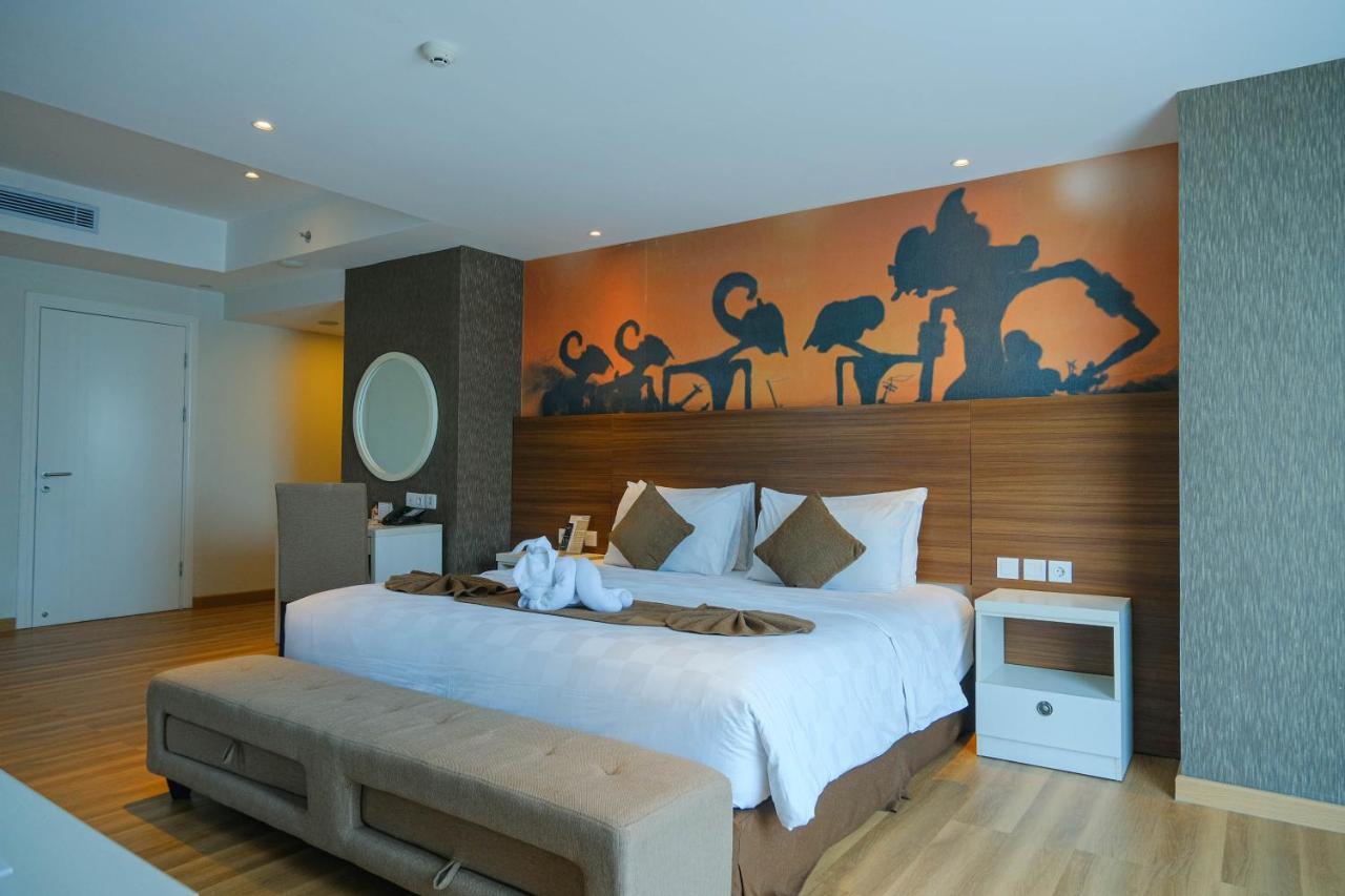 Platinum Adisucipto Hotel & Conference Center Kalasan Exteriör bild