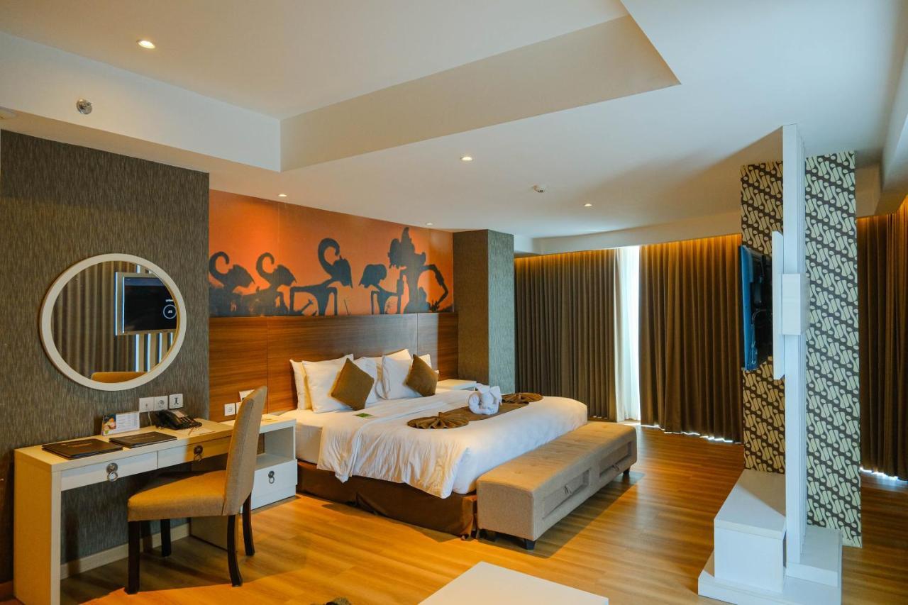 Platinum Adisucipto Hotel & Conference Center Kalasan Exteriör bild
