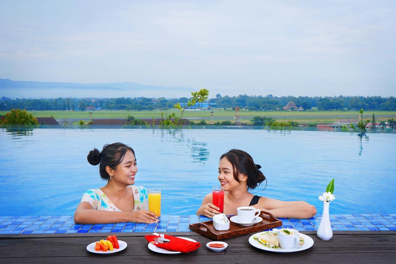 Platinum Adisucipto Hotel & Conference Center Kalasan Exteriör bild