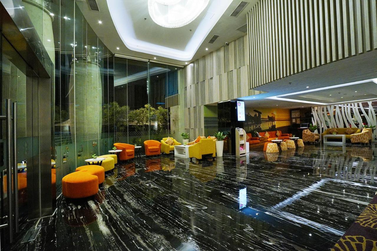 Platinum Adisucipto Hotel & Conference Center Kalasan Exteriör bild