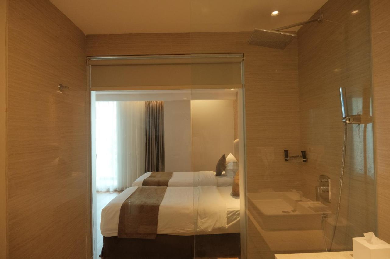 Platinum Adisucipto Hotel & Conference Center Kalasan Exteriör bild