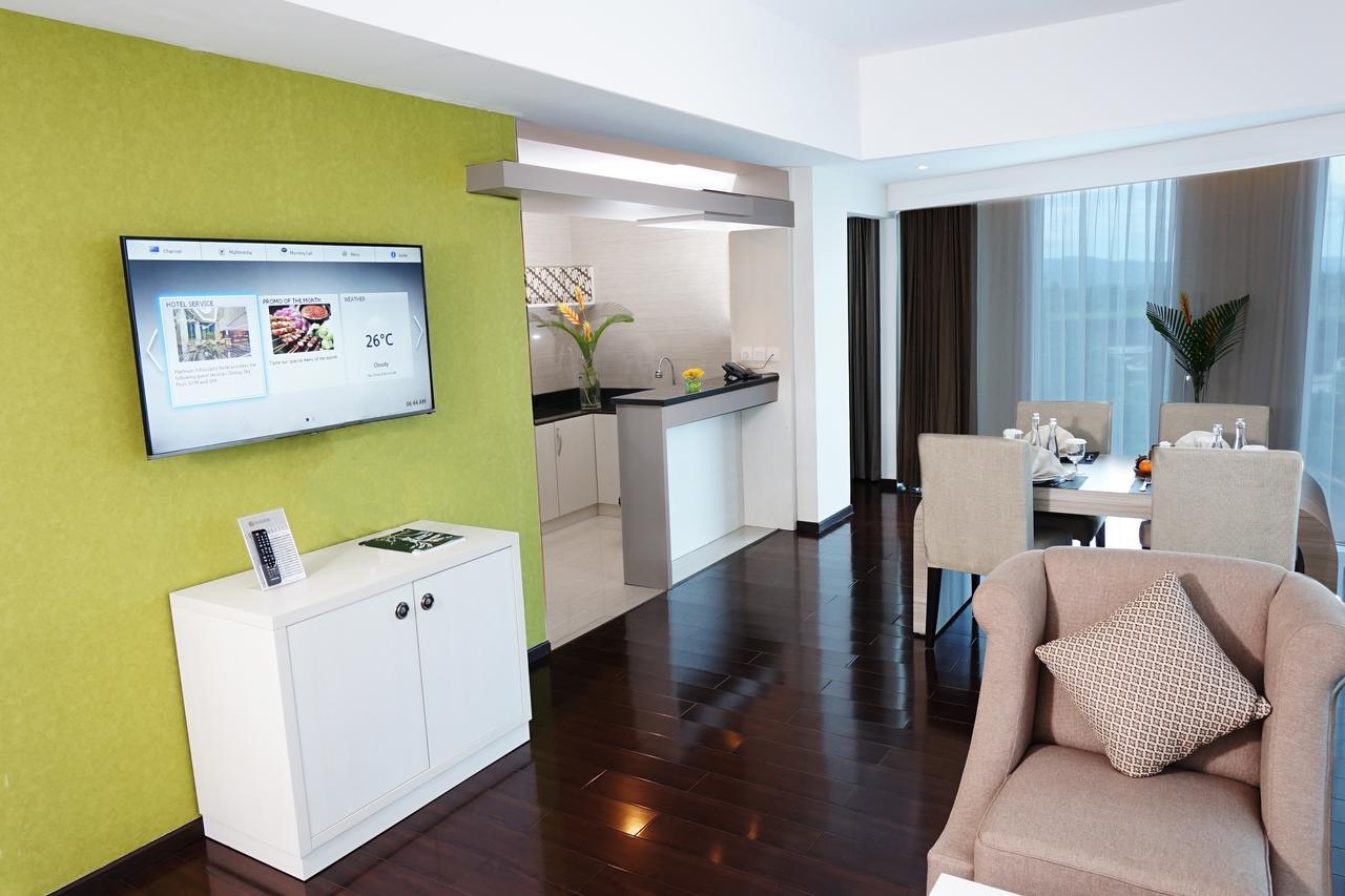 Platinum Adisucipto Hotel & Conference Center Kalasan Exteriör bild