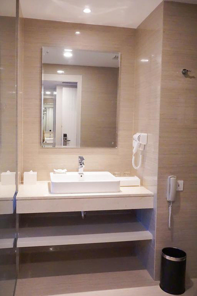 Platinum Adisucipto Hotel & Conference Center Kalasan Exteriör bild