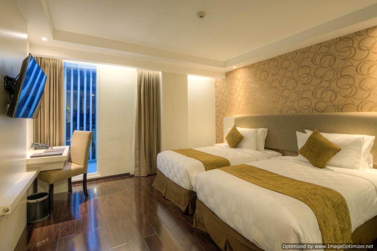 Platinum Adisucipto Hotel & Conference Center Kalasan Exteriör bild