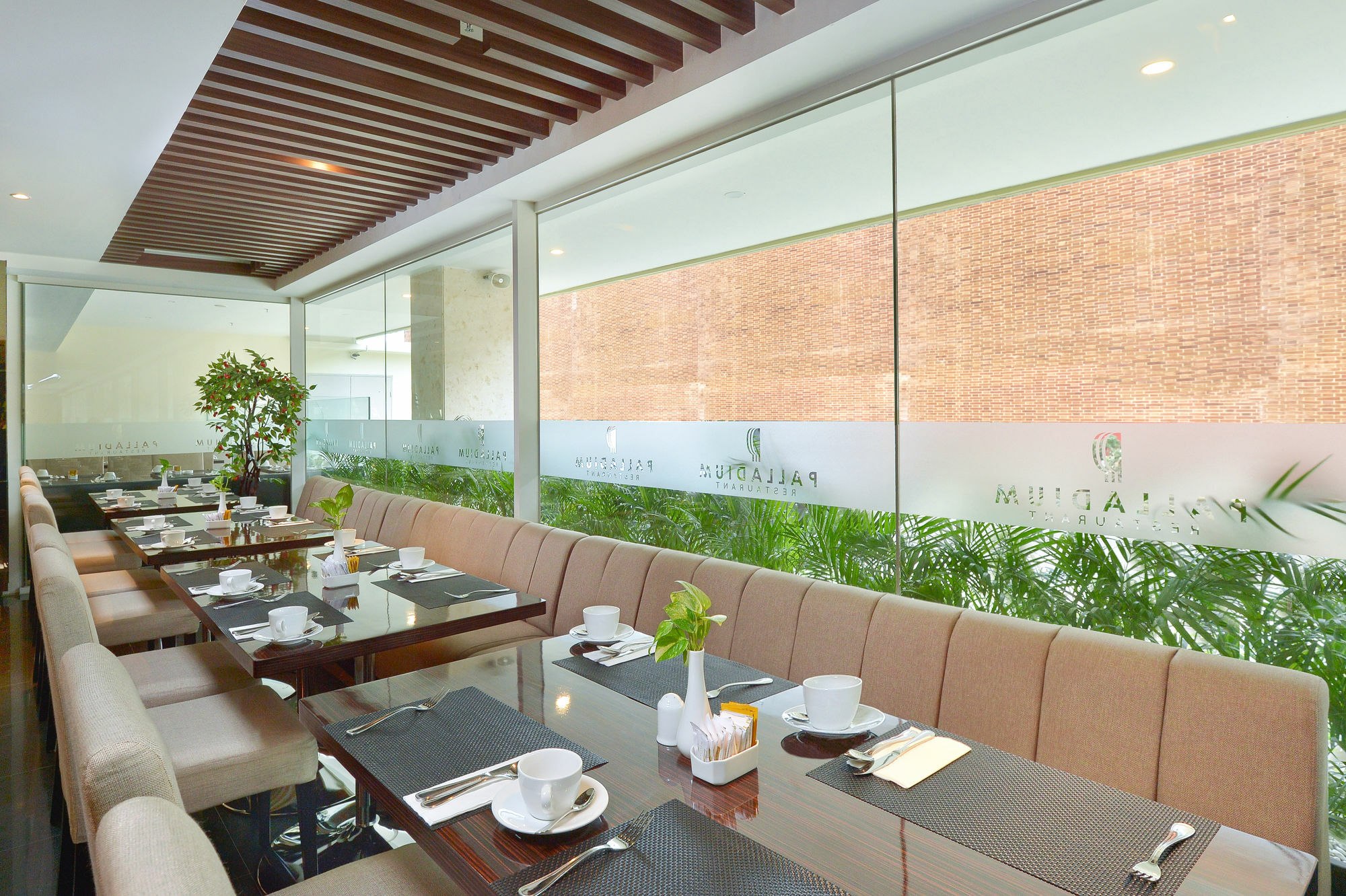 Platinum Adisucipto Hotel & Conference Center Kalasan Exteriör bild