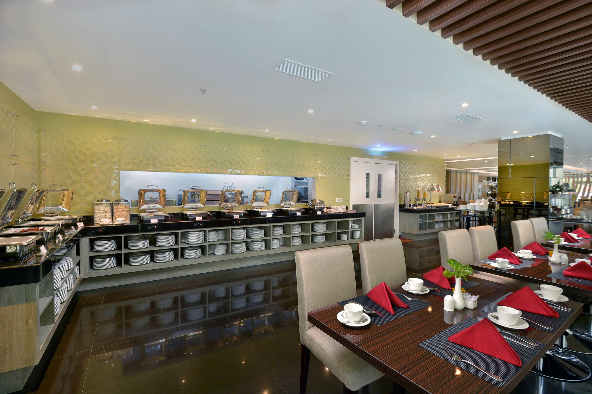 Platinum Adisucipto Hotel & Conference Center Kalasan Exteriör bild