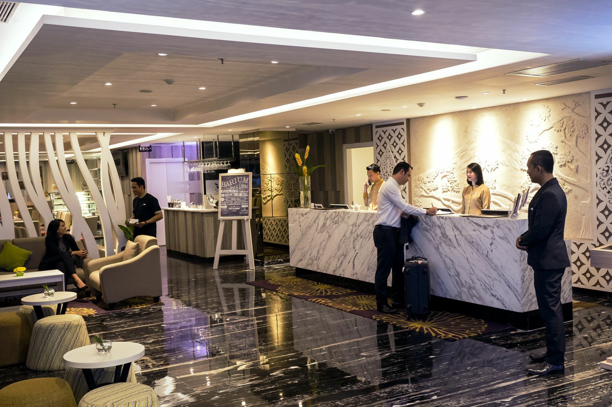 Platinum Adisucipto Hotel & Conference Center Kalasan Exteriör bild