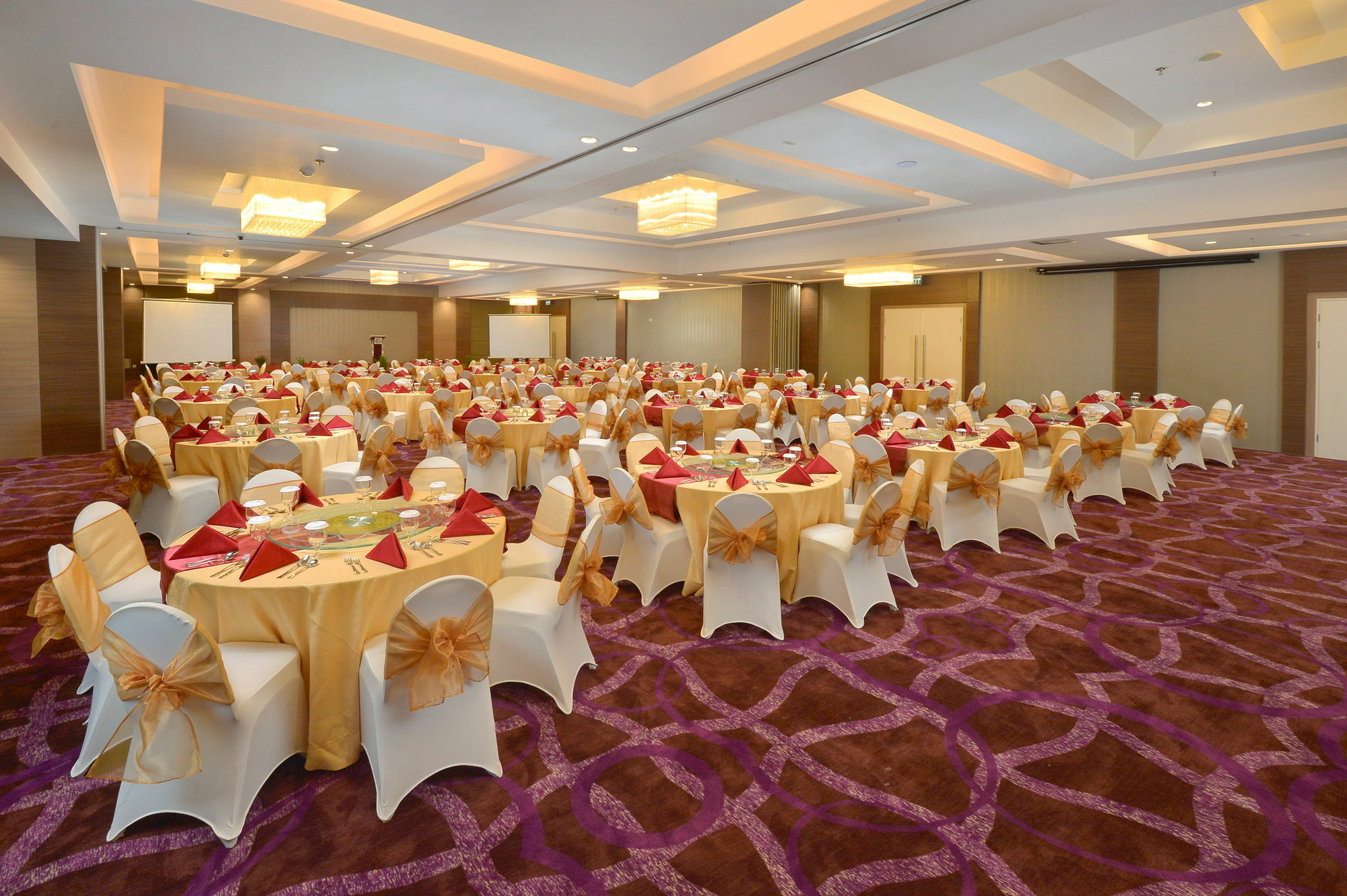 Platinum Adisucipto Hotel & Conference Center Kalasan Exteriör bild