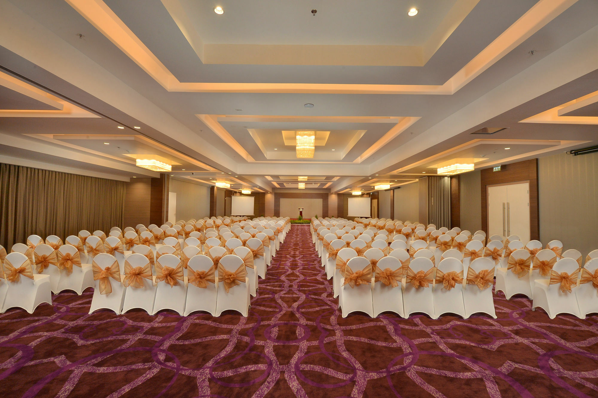 Platinum Adisucipto Hotel & Conference Center Kalasan Exteriör bild