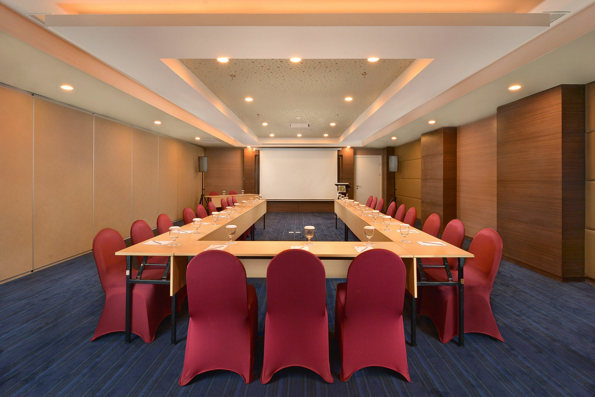 Platinum Adisucipto Hotel & Conference Center Kalasan Exteriör bild