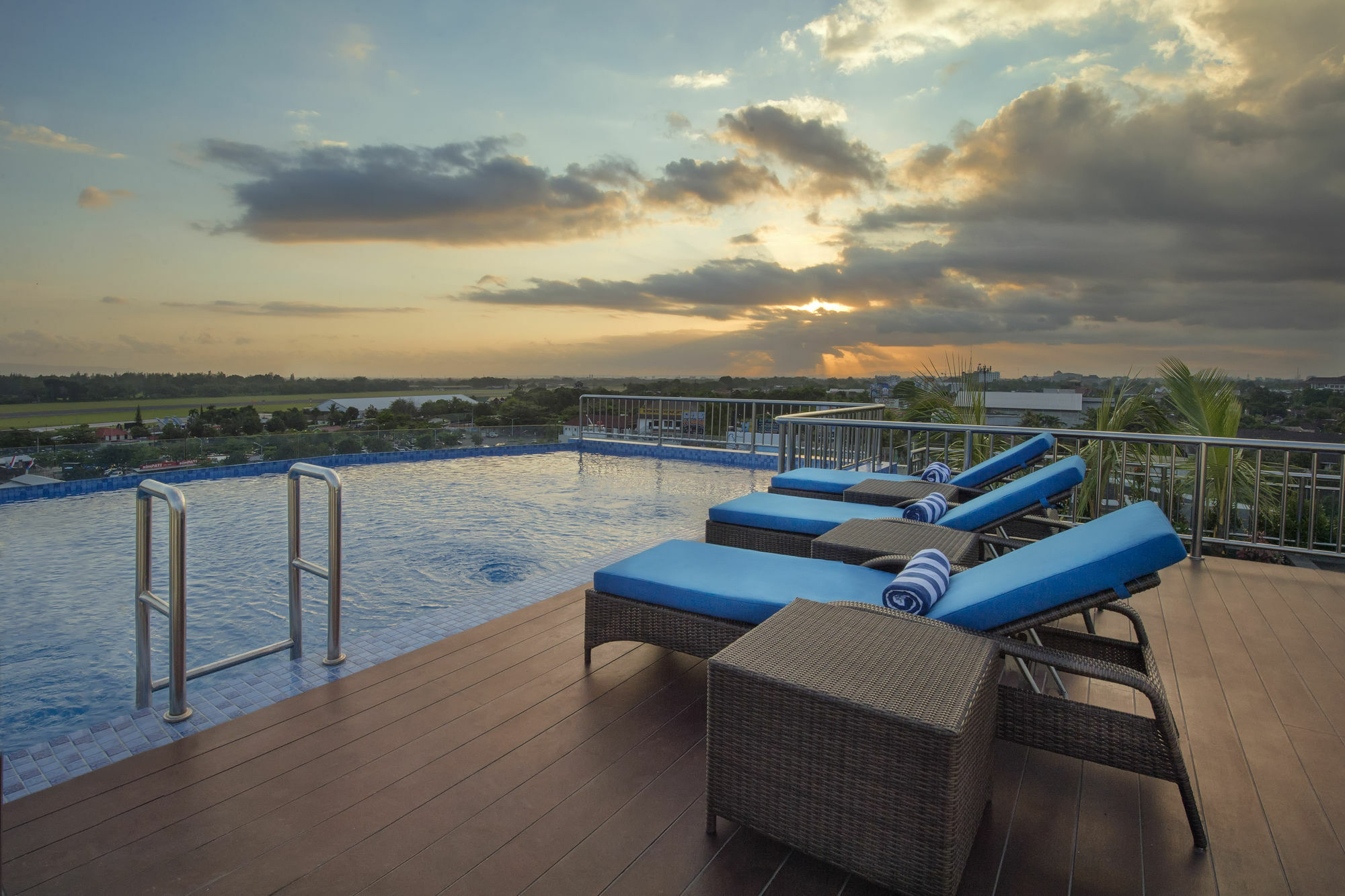 Platinum Adisucipto Hotel & Conference Center Kalasan Exteriör bild